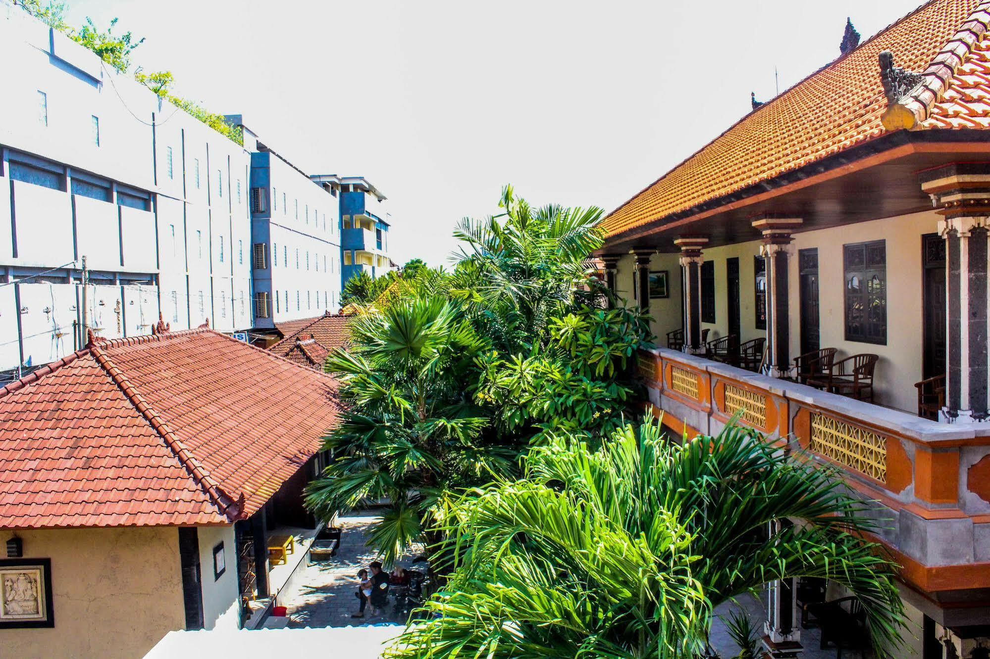 Lolo Beach Inn Legian Buitenkant foto