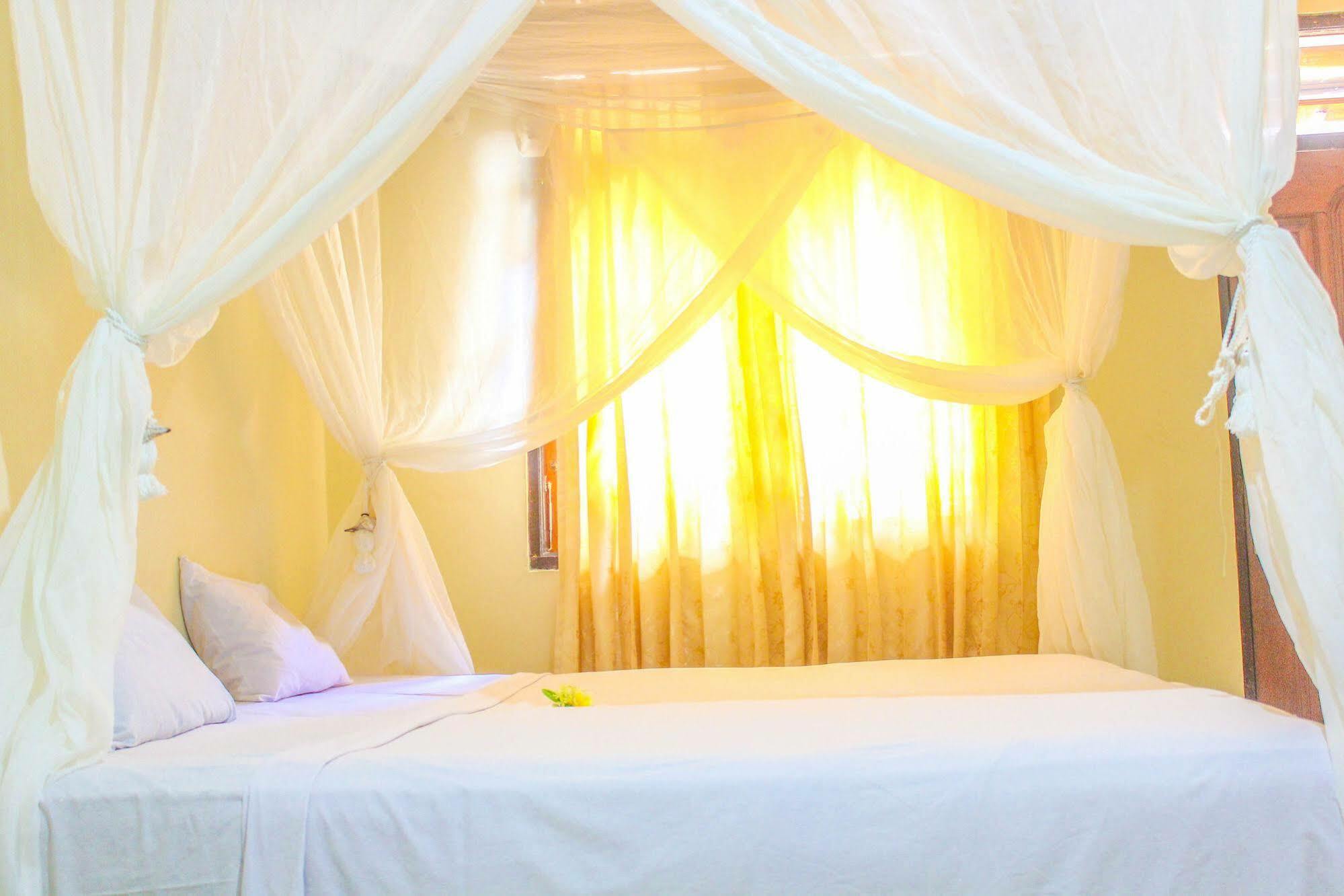 Lolo Beach Inn Legian Buitenkant foto