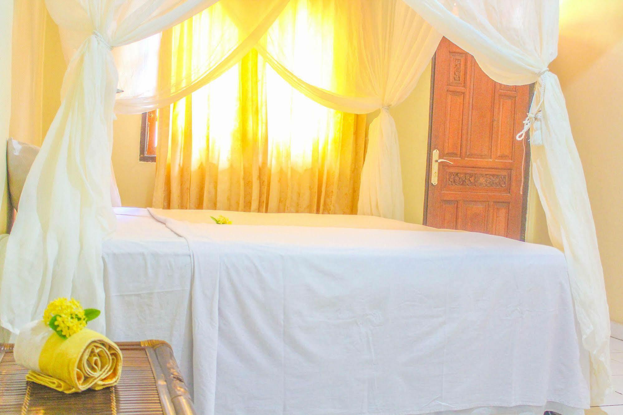 Lolo Beach Inn Legian Buitenkant foto