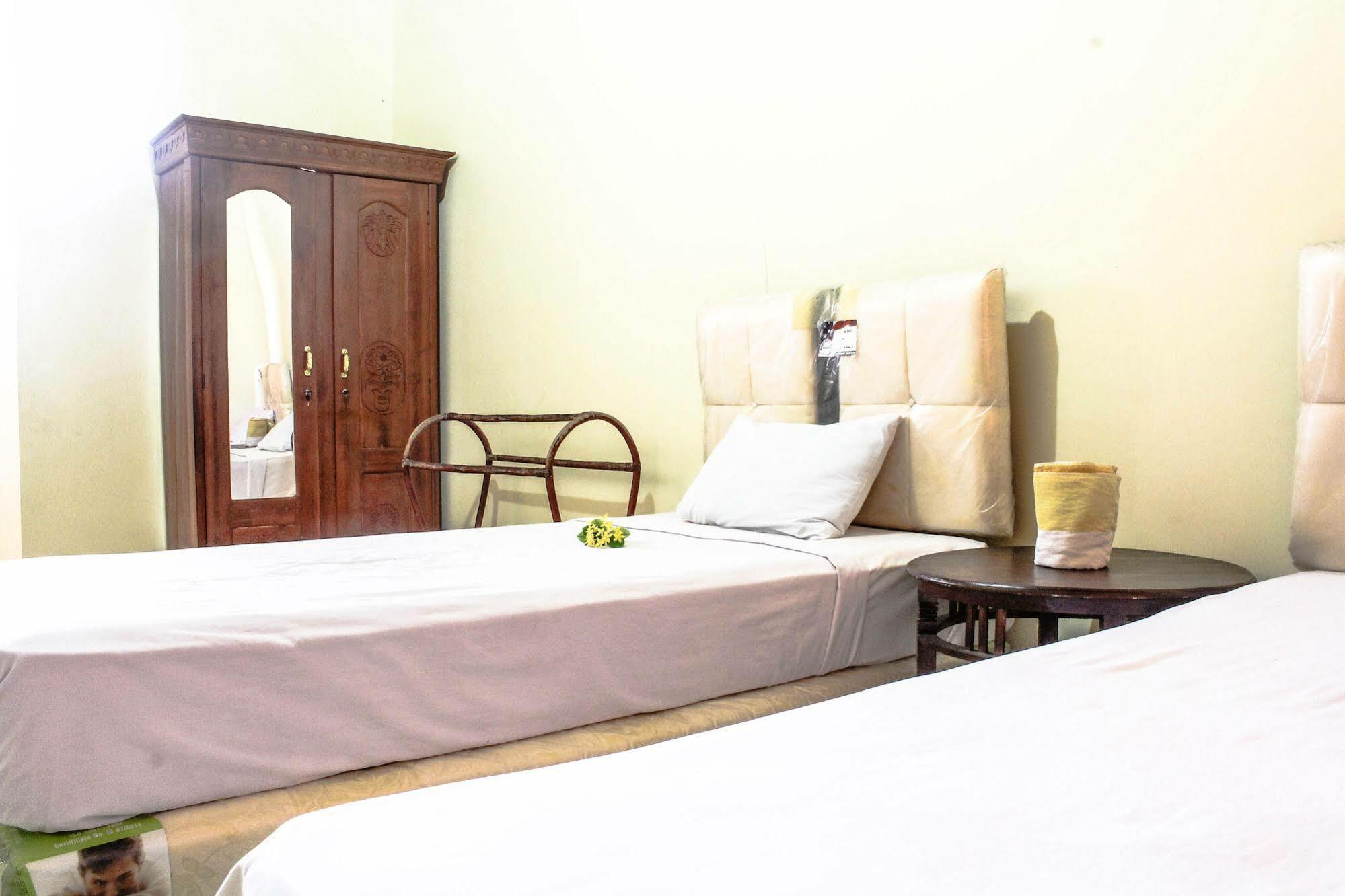 Lolo Beach Inn Legian Buitenkant foto